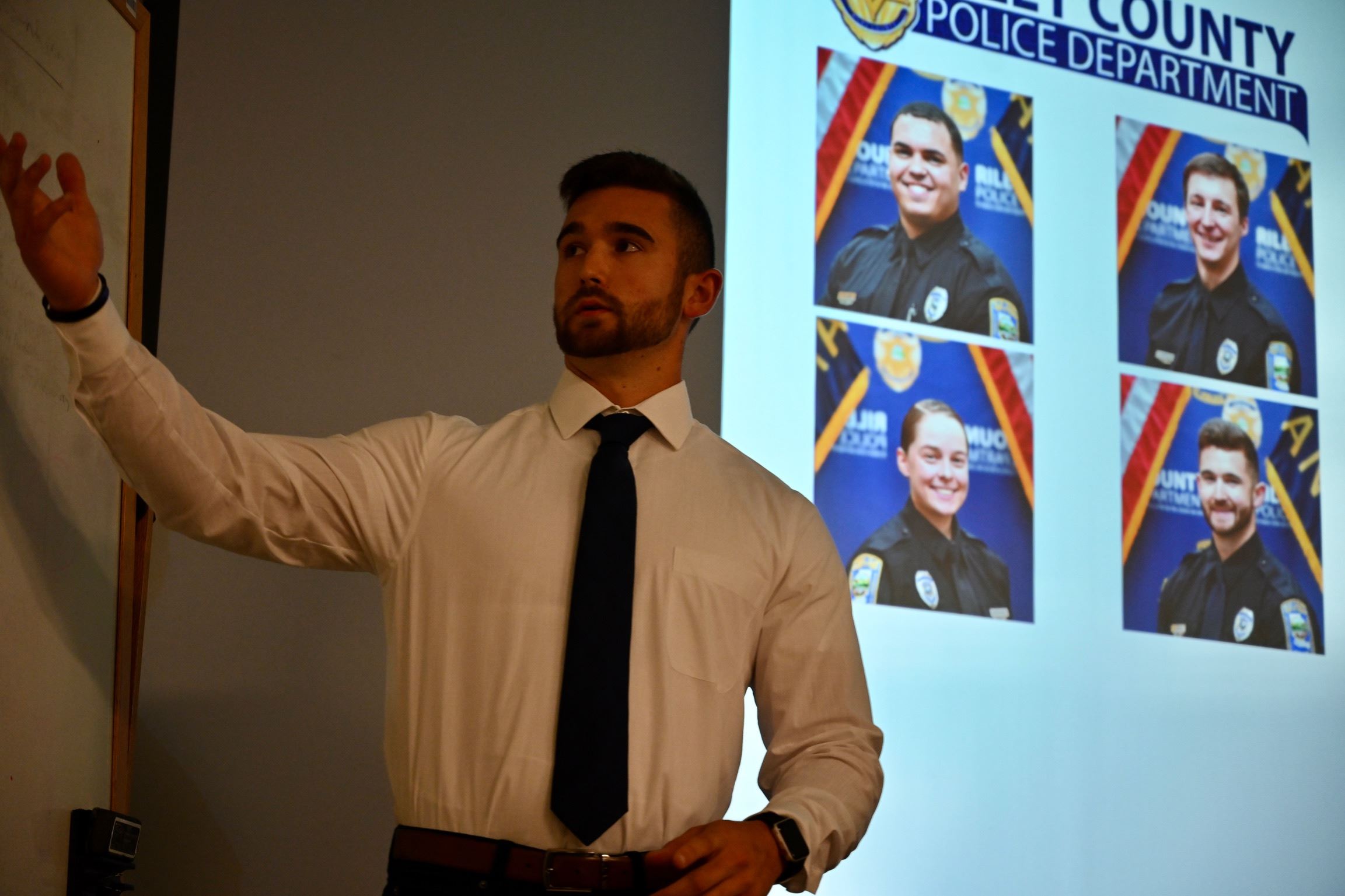 RCPD Officer Presents their Problem Based Learning Exercise to a group